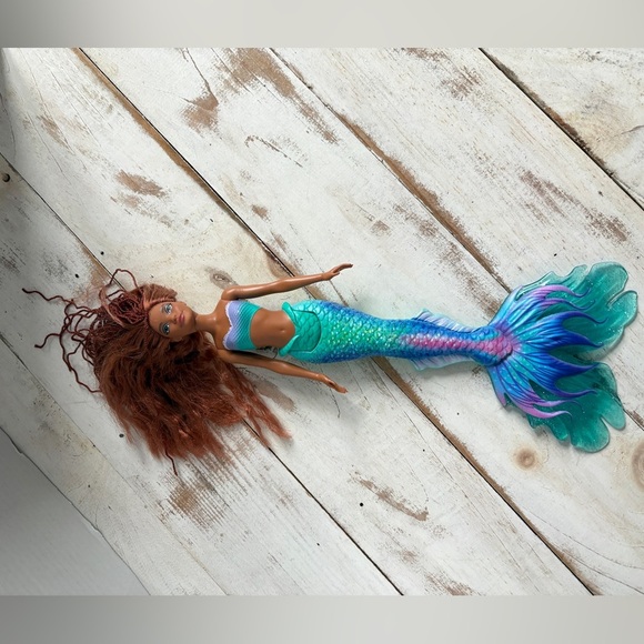 DISNEY Ariel The Little Mermaid collectible doll Halle Bailey live action 2022 - Picture 8 of 10